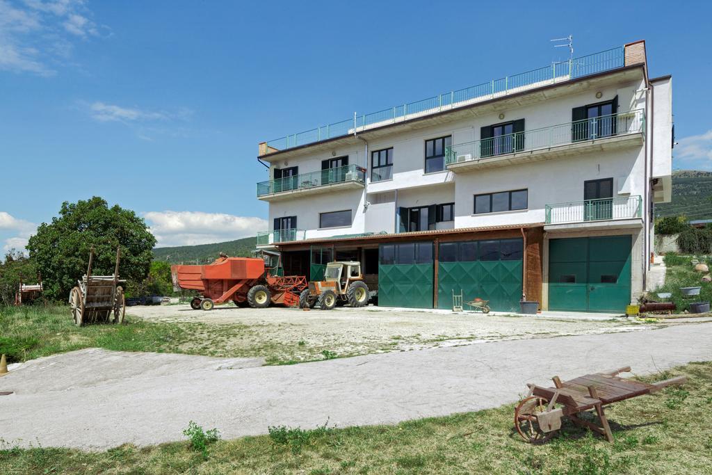 Agriturismo Statale 17 Poggio Picenze Ngoại thất bức ảnh